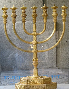 (Menorah)